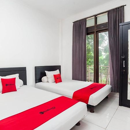 Hotel RedDoorz Syariah near Grand Galaxy Park Ceger Exterior foto