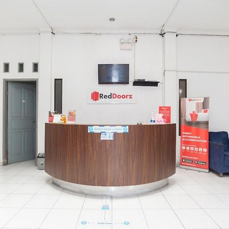 Hotel RedDoorz Syariah near Grand Galaxy Park Ceger Exterior foto
