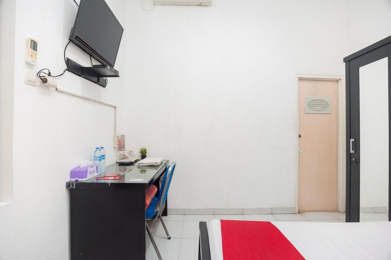 Hotel RedDoorz Syariah near Grand Galaxy Park Ceger Exterior foto