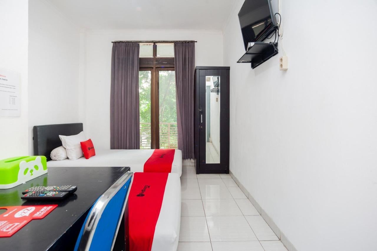 Hotel RedDoorz Syariah near Grand Galaxy Park Ceger Exterior foto