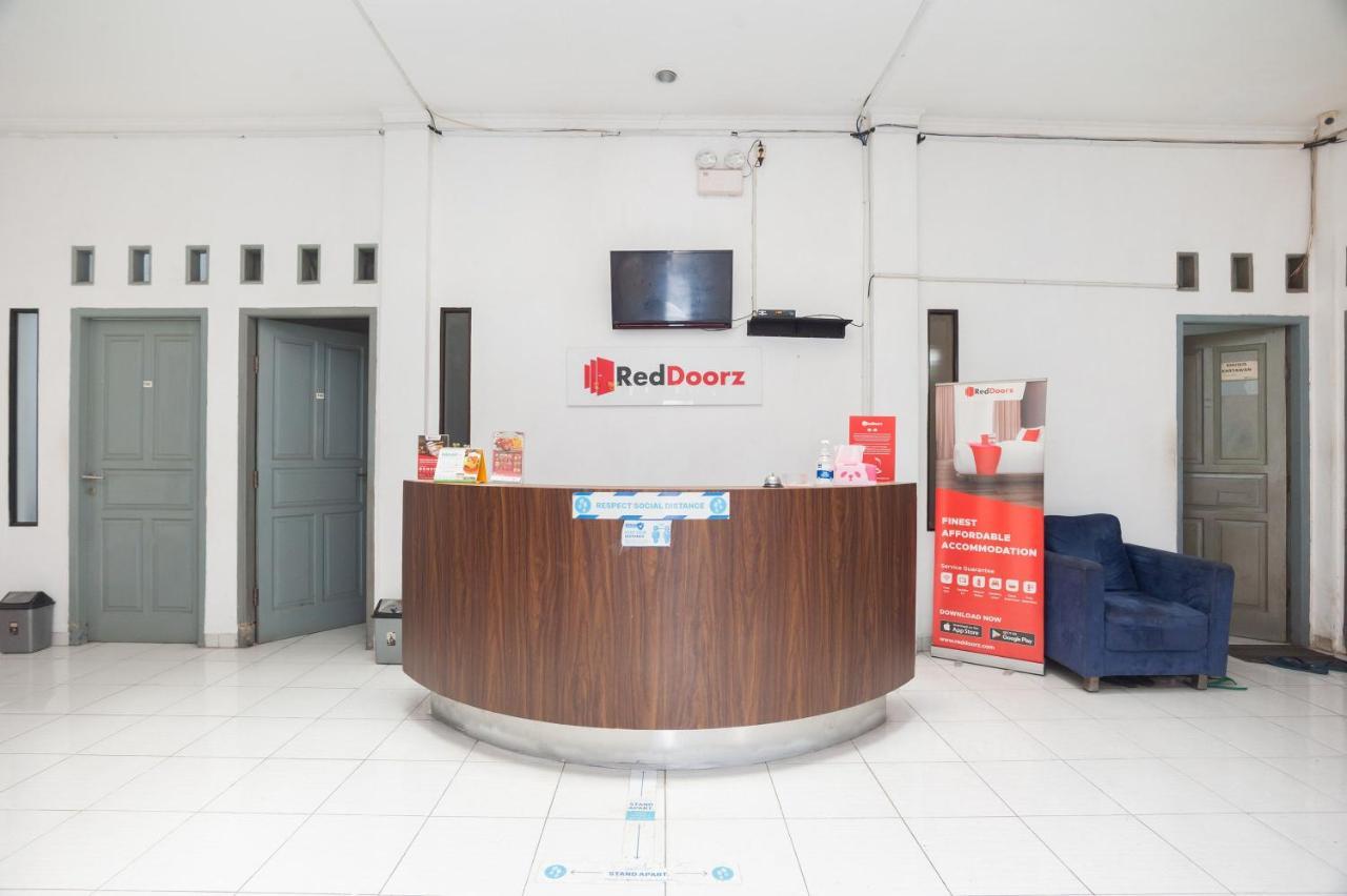 Hotel RedDoorz Syariah near Grand Galaxy Park Ceger Exterior foto