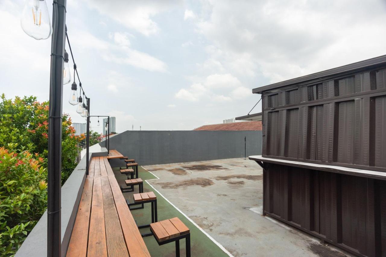 Hotel RedDoorz Syariah near Grand Galaxy Park Ceger Exterior foto
