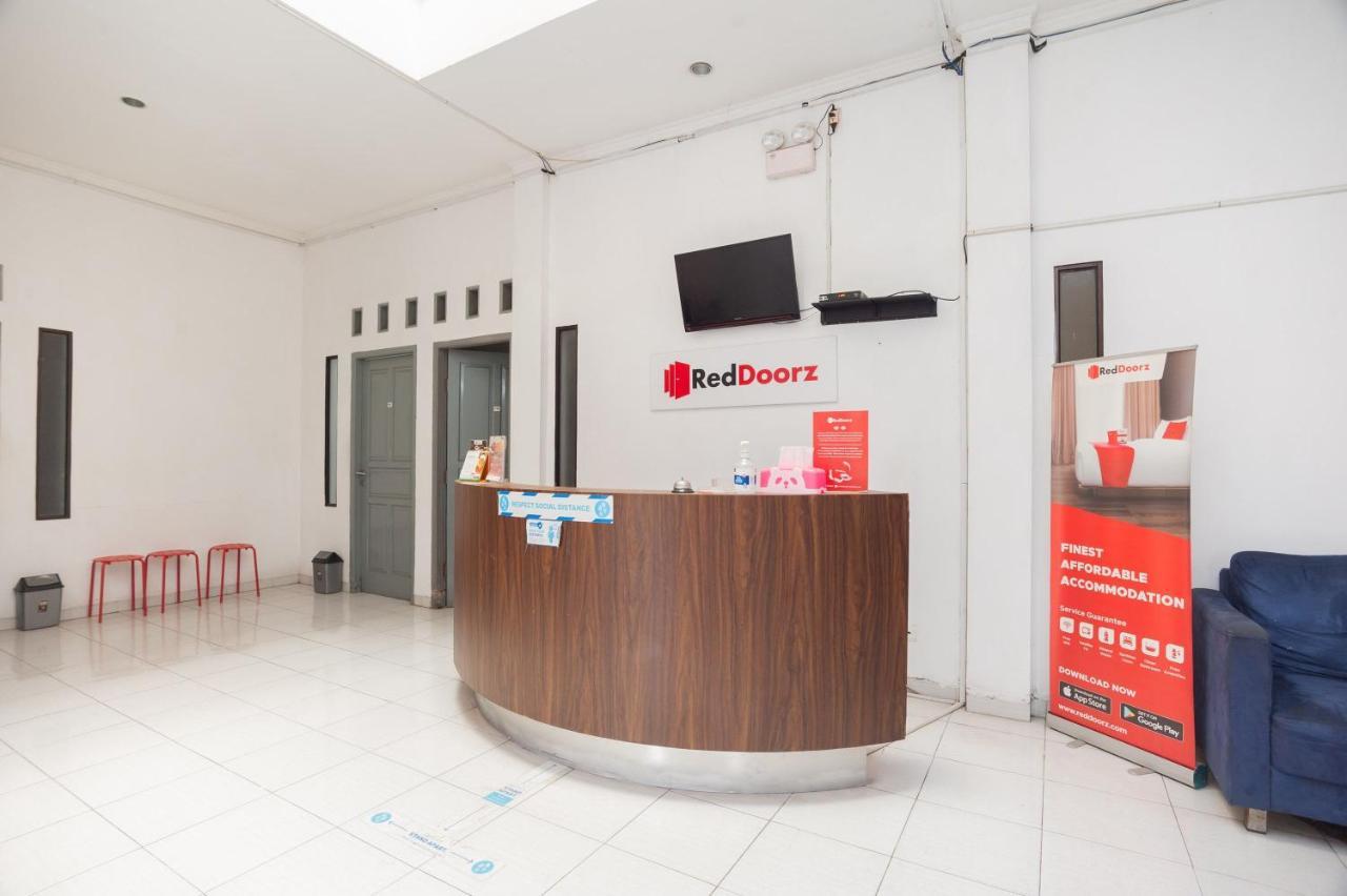 Hotel RedDoorz Syariah near Grand Galaxy Park Ceger Exterior foto