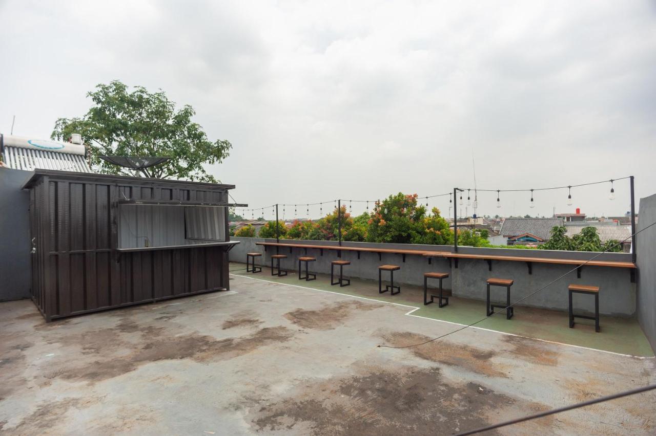 Hotel RedDoorz Syariah near Grand Galaxy Park Ceger Exterior foto